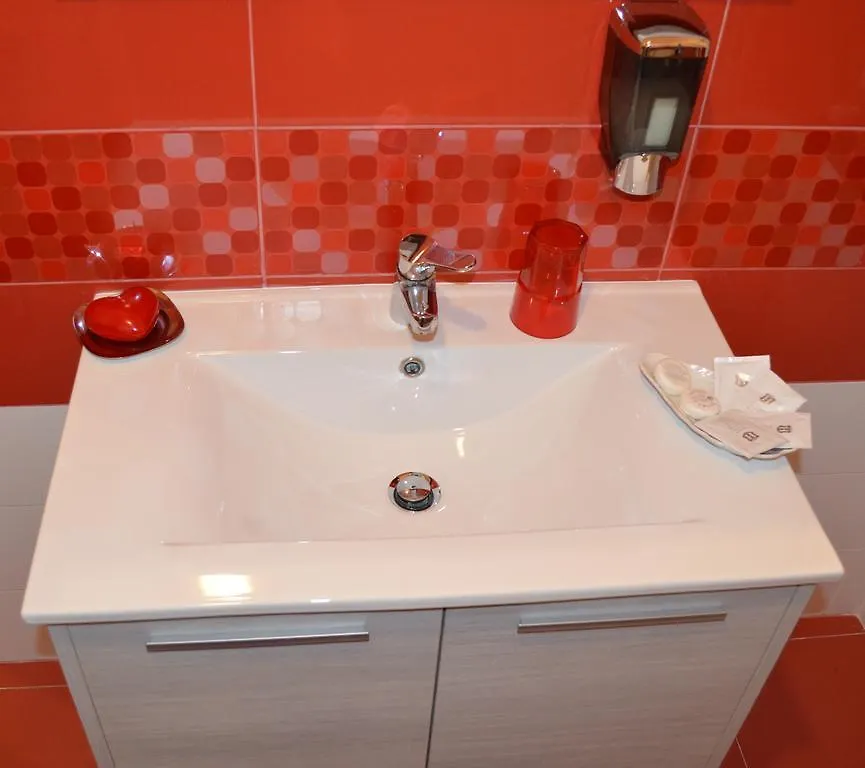 **  לינה וארוחת בוקר Rome Charming House איטליה